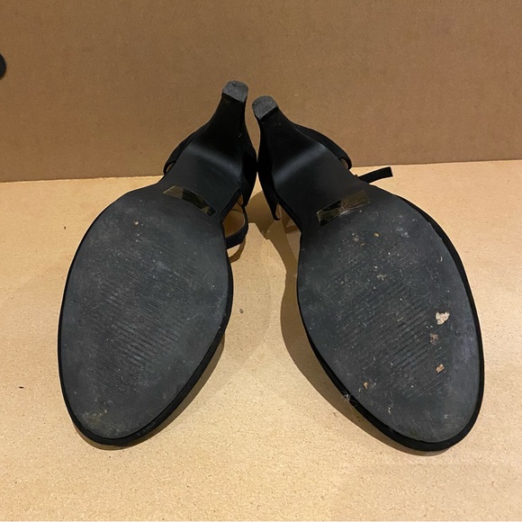 Cut-out T-strap Heels - Picture 5 of 5